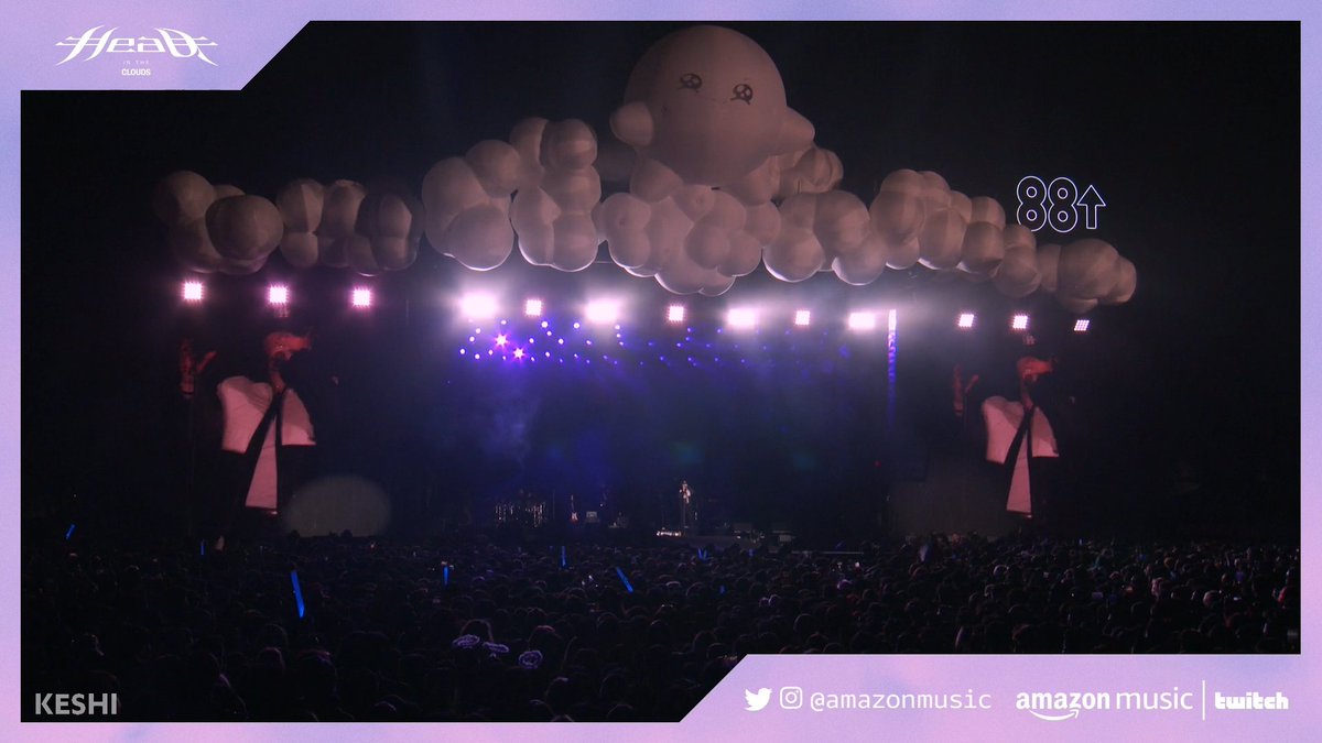 kindjasminee's tweet photo. #88rising @88rising @keshi clouds in hitc is so cute โ๏ธ #keshiAtHITC #keshi #KESHIONSTAGE https://t.co/4i60tKh4cV