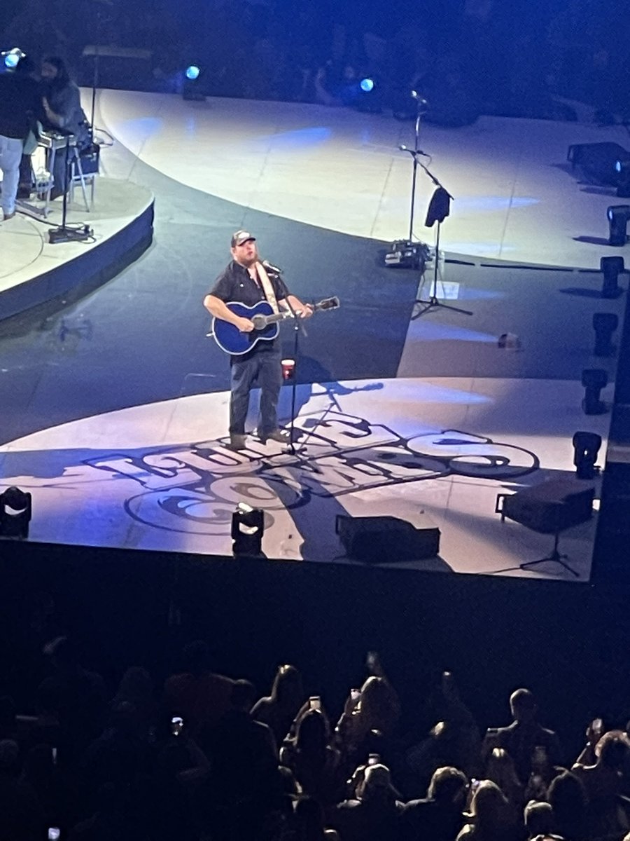 cgerberding's tweet photo. Had a good time seeing @lukecombs last night!! https://t.co/J4lOLKo4V4