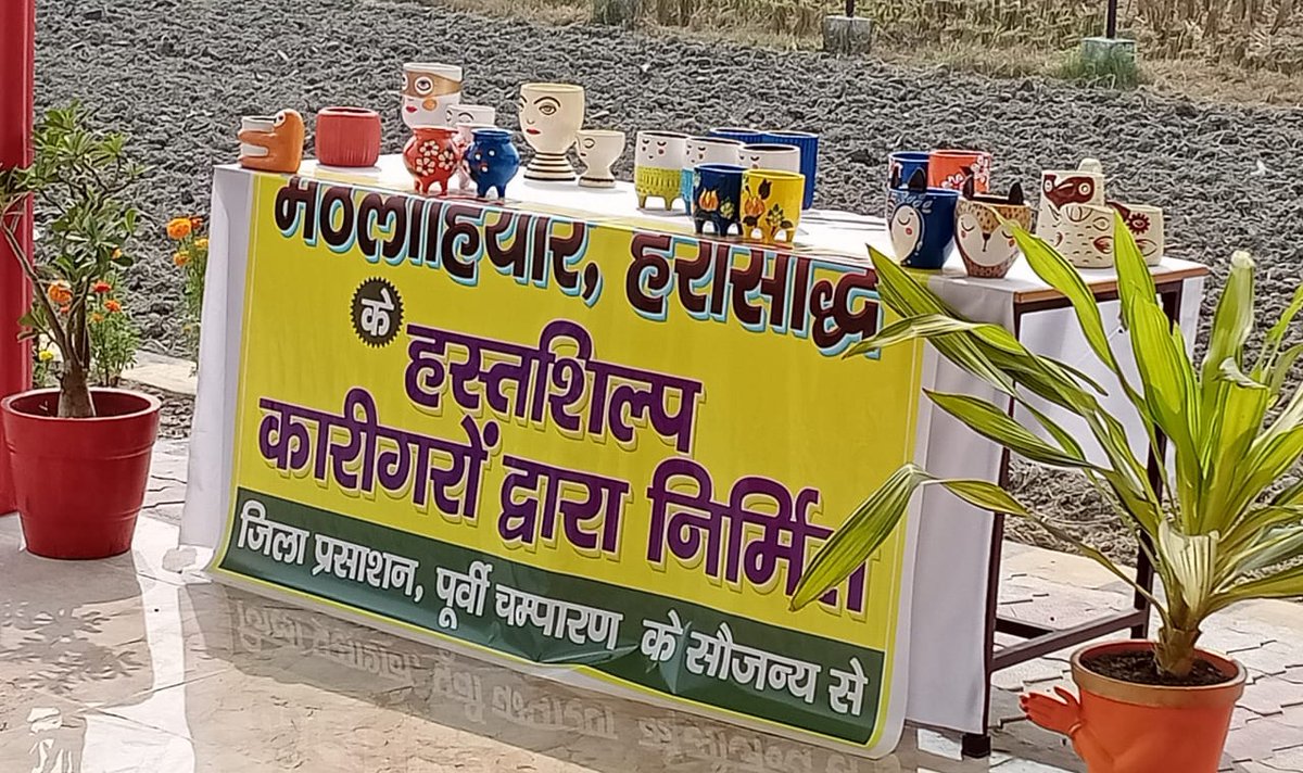 tarunj_jha's tweet photo. An exhibition of handmade decorative terracotta pots by District Administration #EastChamparan 
#Handicraft
#pottery
@Dm_Motihari 
@Kapil_IAS https://t.co/necVfmxP0y