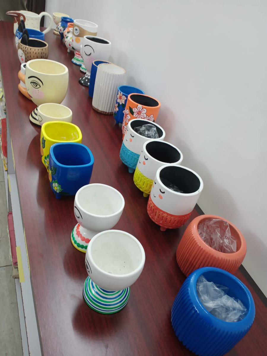 tarunj_jha's tweet photo. An exhibition of handmade decorative terracotta pots by District Administration #EastChamparan 
#Handicraft
#pottery
@Dm_Motihari 
@Kapil_IAS https://t.co/necVfmxP0y