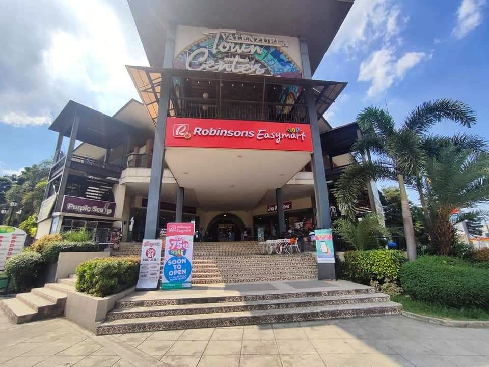 TownValenzuela's tweet photo. Robinsons Easymart Opening soon at Valenzuela Town Center! 😊

#ValenzuelaTownCenter https://t.co/ZjomsBh3AQ
