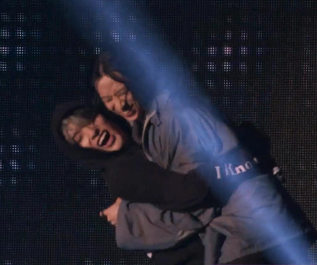 keshishots's tweet photo. Their friendship ๐ค
#keshiAtHITC #EAJatHITC #HITCinLA #KESHIONSTAGE #HITC https://t.co/gTKfYTiJGg
