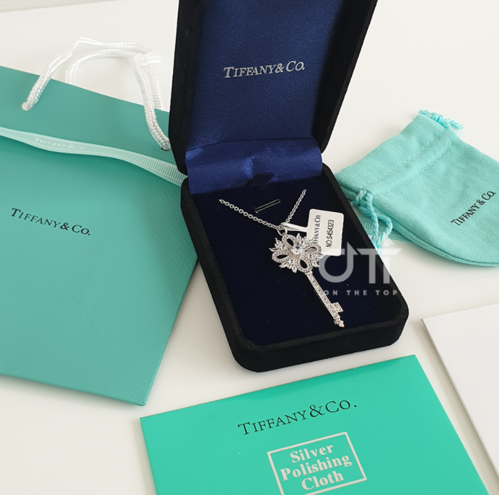 저렴하고 정품이랑 똑같은 아이는 없어요 무조건 사진이랑 동일한 퀄리티상품 보내드려요
무보정실사로 믿고 구매하셔도 됩니다 (강력추천!)
onthetop3.com
#버버리가방 #디올몽테인백 #샤넬19백 #샤넬백 #샤넬클래식