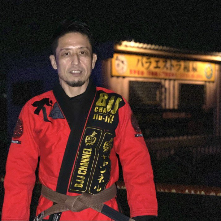 JIUJITSUDAYS's tweet photo. インスタ選手紹介🥋✨

氏名：武元 具視

ニックネーム：赤い道着の頑固者

年齢：46歳

所属：パラエストラ和泉

柔術暦 : 9年

帯色：茶帯

階級：ライトフェザー級

得意技：ショットガングリップ

座右の銘：親しき仲にも礼儀あり

続く
＠T_STYLE_Axis https://t.co/1Lmg2a3Rve
