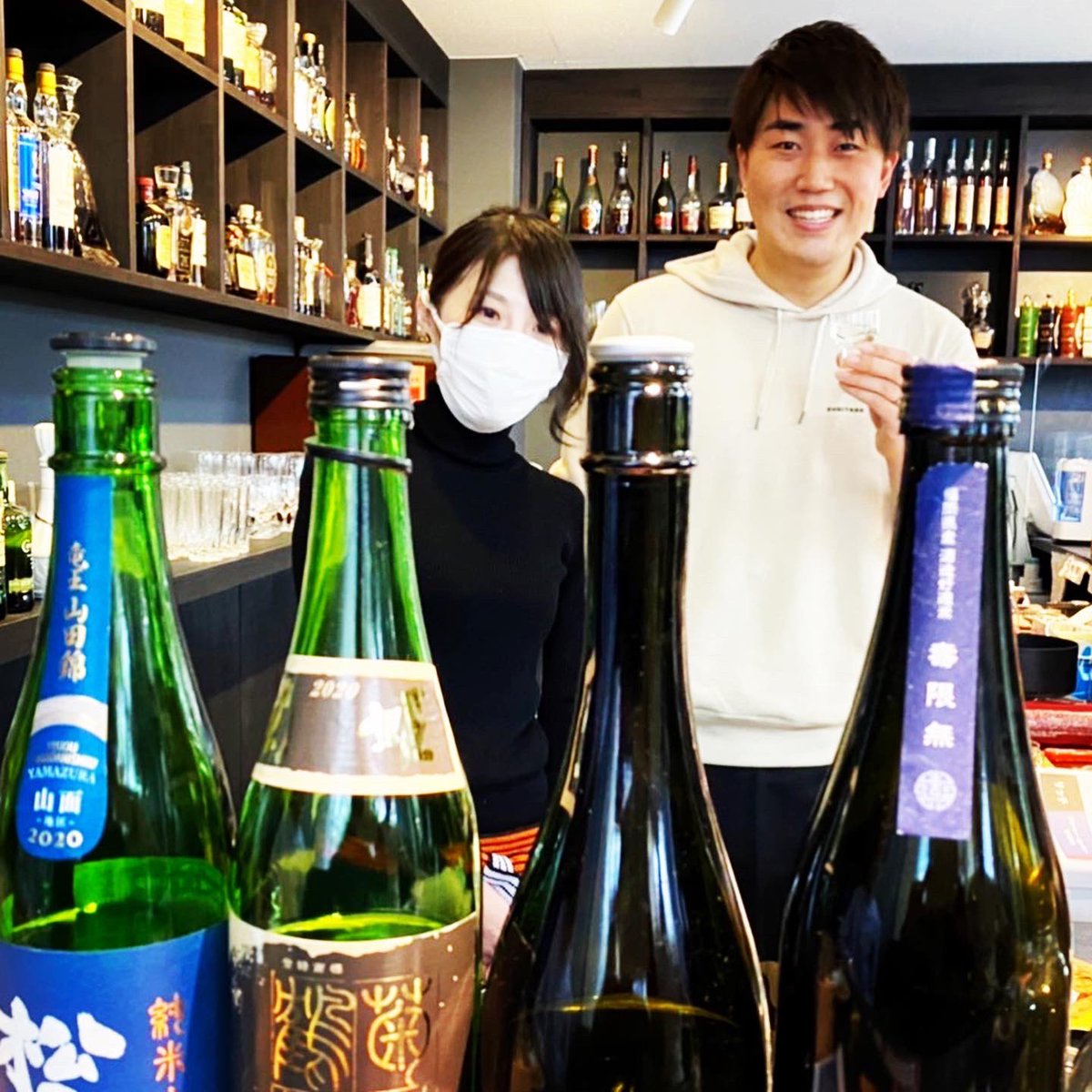 start_with71's tweet photo. 日本酒×
コンビニおつまみペアリング会 
🍶✨
in お酒の美術館ポプラ博多駅前店

11月7日(日)
15:00〜

今回はゲストに
YouTube,ラジオ等でお馴染み、
住吉酒販さん公認パートナー
"すぎたま"さんをお迎えしての
日本酒4種飲み比べイベント🍶 https://t.co/NwyyUFkItm