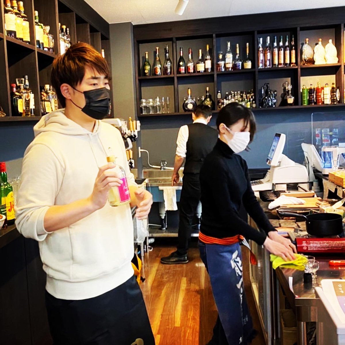 start_with71's tweet photo. 日本酒×
コンビニおつまみペアリング会 
🍶✨
in お酒の美術館ポプラ博多駅前店

11月7日(日)
15:00〜

今回はゲストに
YouTube,ラジオ等でお馴染み、
住吉酒販さん公認パートナー
"すぎたま"さんをお迎えしての
日本酒4種飲み比べイベント🍶 https://t.co/NwyyUFkItm