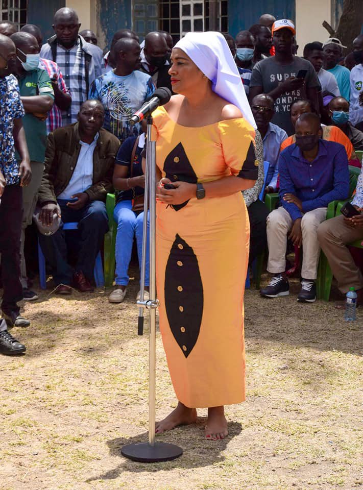 raykako's tweet photo. Kenyan politicians whenever elections are near.
THREAD: https://t.co/pziiNtipZp