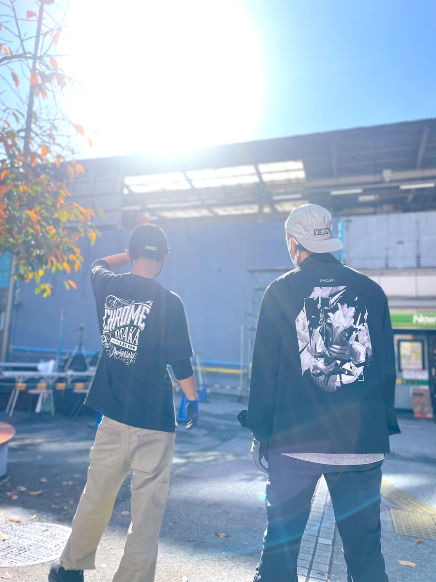 yoshi_travel_'s tweet photo. 今日から17日位まで中野駅北口で @WHOLE9_w9 の壁画撮影してます!
お近くの方は是非立ち寄って下さい!
#cyc #coloryourcommunity https://t.co/1IusJNQGhS