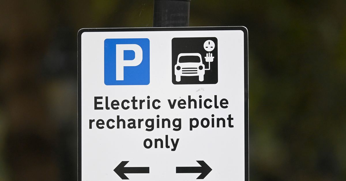 UK's Connected Kerb targets 190,000 on-street EV chargers by 2030 reut.rs/3BSaJCr