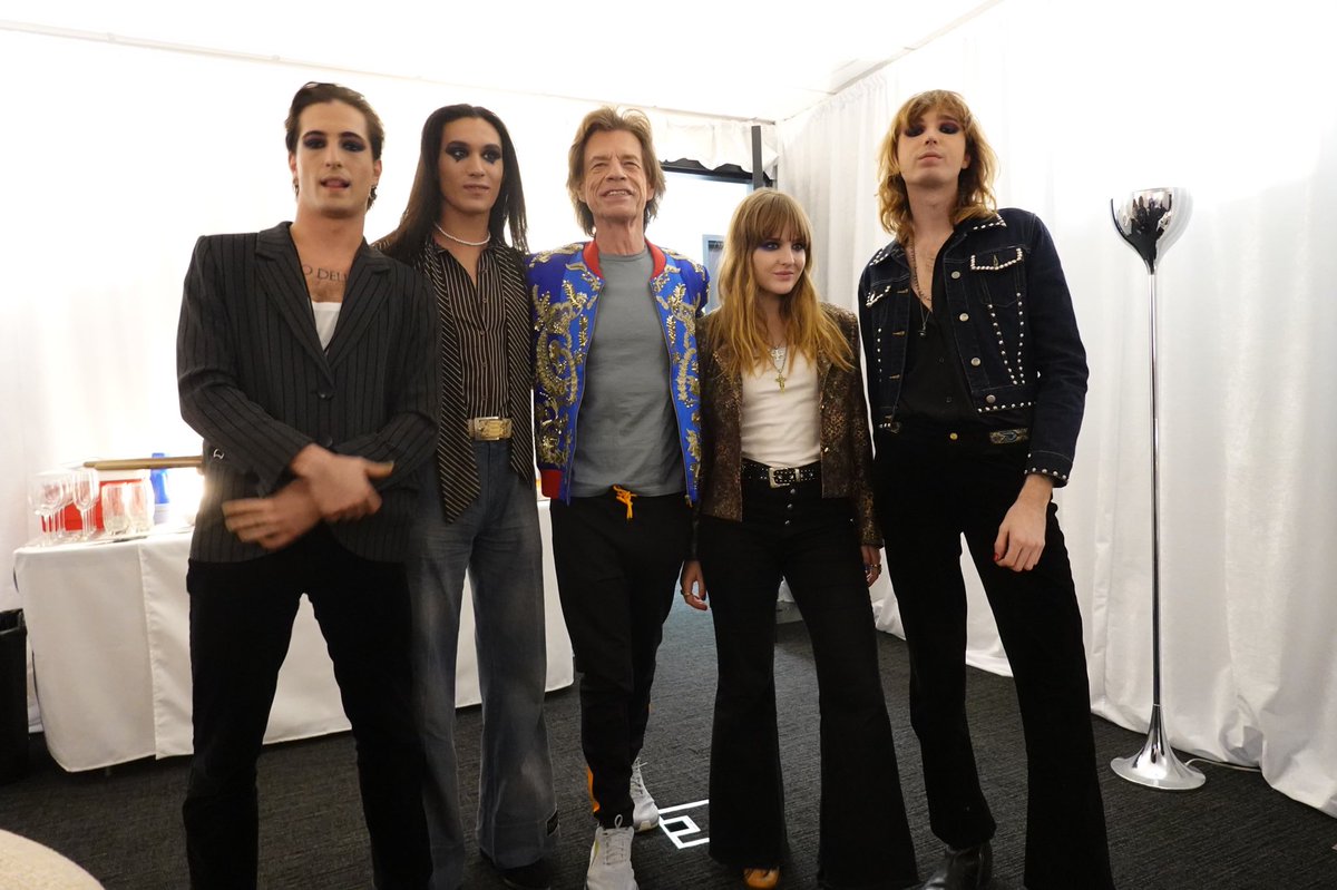MickJagger's tweet photo. Great night in Vegas with @thisismaneskin https://t.co/CJCyk7RXka