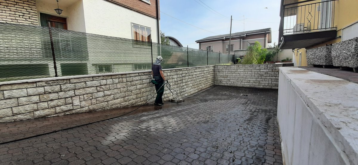 Come pulire il cortile di casa?

Scopri il servizio di pulizia per le aree esterne con sistema <a href="/iDROwash/">iDROwash</a>

Per informazioni e preventivi iDROwash.it

#cortile #autobloccanti #betonelle #casa #condominio #pulizia #lavaggio #idrowash