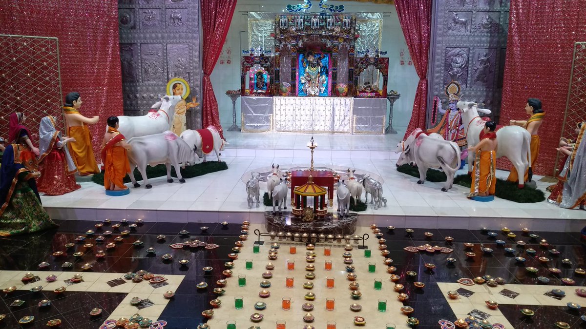 VYOinternation's tweet photo. Deepavli darshan from VPSS Haveli in Houston (USA).
#diwali #deepotsav #deepavli #krishna #shrinathji #bhakti #pushtimarg https://t.co/HpLRgCWkif