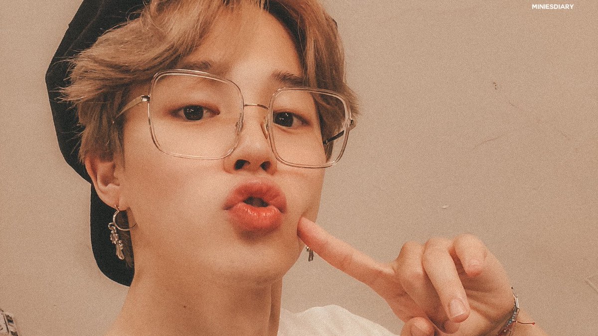 miniesdiary's tweet photo. how can jimin be so endearing 🥺 https://t.co/zomv6lDxoh