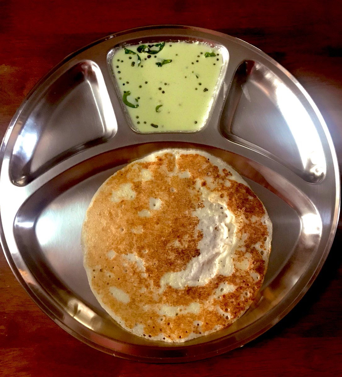 maroorpandu's tweet image. Urud +Maida dosa and coconut chutney 😋😋😋#AmchiBreakfast #GSBcuisine #Dosa