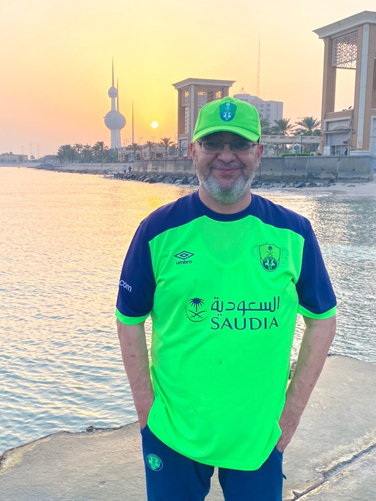 Ahmed_alshmrani's tweet photo. هذا ( الملكي) الجميل متفرد في عشقه وفي ارتباطه بـ(الاهلي) كيف لا وهو من كويت الطيب #سلامي لك ولـ( عشقنا) المشترك القادسية💚💚💚💚💚
@ahmedalramadan https://t.co/9Q78JMwLHZ