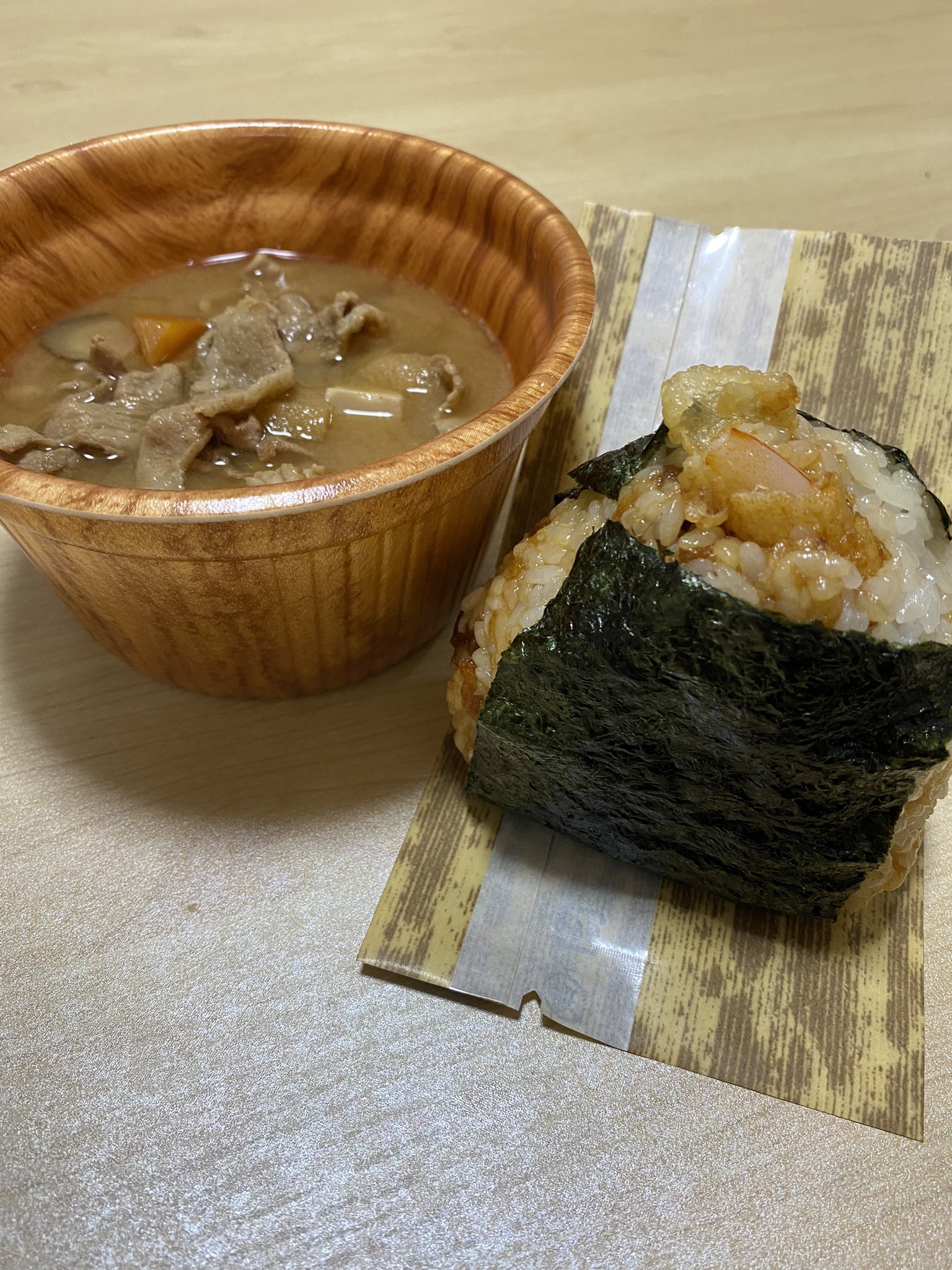 まんてんごはん イイお天気ですね 今日はお子様連れのご家族や若い女性が多いです 最近 人気の天むすとセットで豚汁買う方増えてます おうちごはん おうち時間 ウーバーイーツ お弁当 おにぎり テイクアウト 墨田区 立花 文花 お