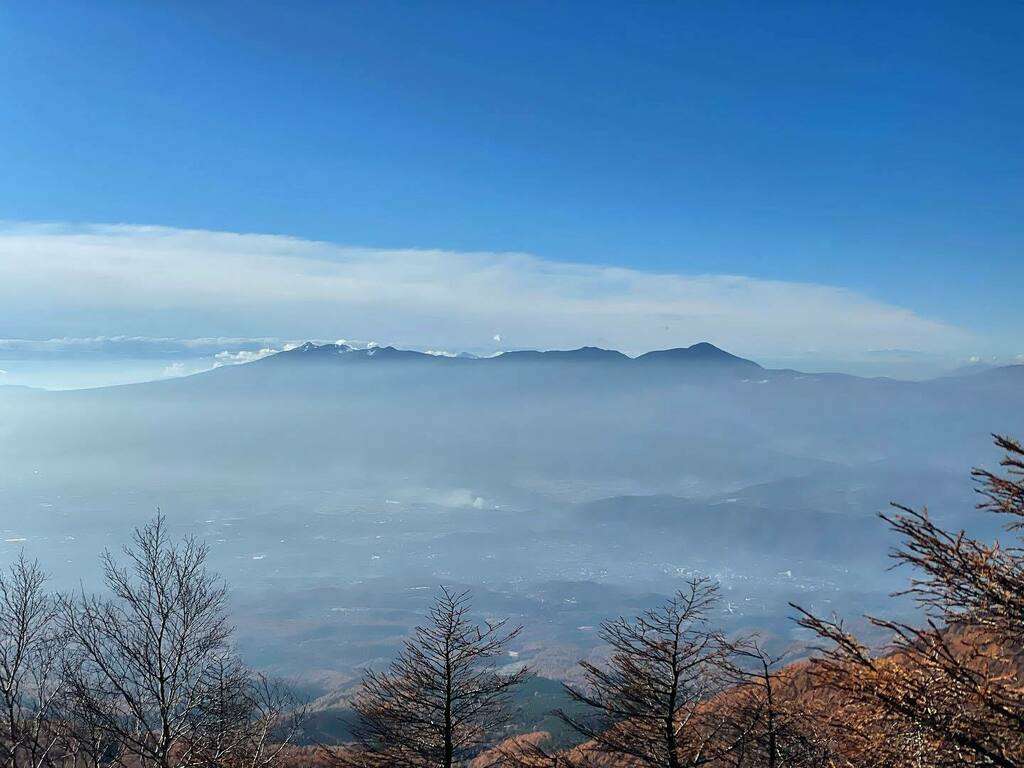 kyotoben's tweet photo. Tateshina-yama and the Yatsugatake mountains #japan #nagano #gunma #mountains #tateshina #akadake #ainodake #yokodake #日本 #長野県 #群馬県 #山 #登山 #赤岳 #間ノ岳 #蓼科山 #横岳 https://t.co/Xbv7lYTN2l https://t.co/6zjOH7qq1k