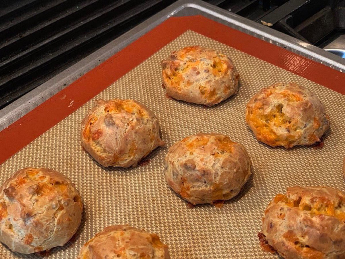 GGoodtaste's tweet photo. Good day: Take a look at these French Cheese Puffs w/a Twist inspired by @doriegreenspan #everydaydorie -
find the recipe here https://t.co/7B2XIMeCu0 A great holiday bite! #holidaybaking #holidayparty https://t.co/OXOO2SILSC
