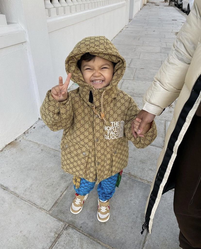 Weather: ⏬ 20 Celsius 
•
•
Hong Kongers: