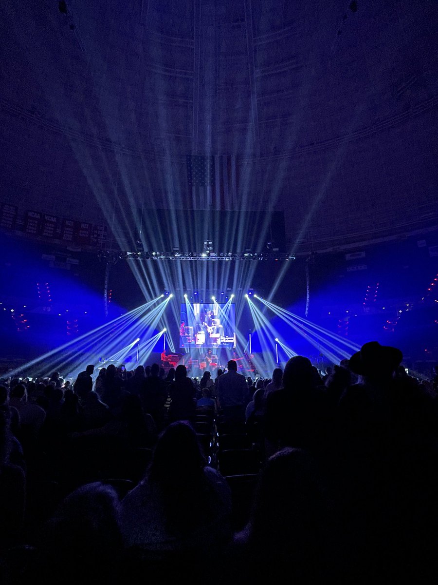 Ragin_Country's tweet photo. Finally, THANK YOU, Lafayette, for showing up tonight and raising money for hurricane relief efforts in our great state. If you couldn't be here tonight and want to donate simply text RAGIN to 99192. #RaginCC (4/4) https://t.co/Nk8rHYDjTA