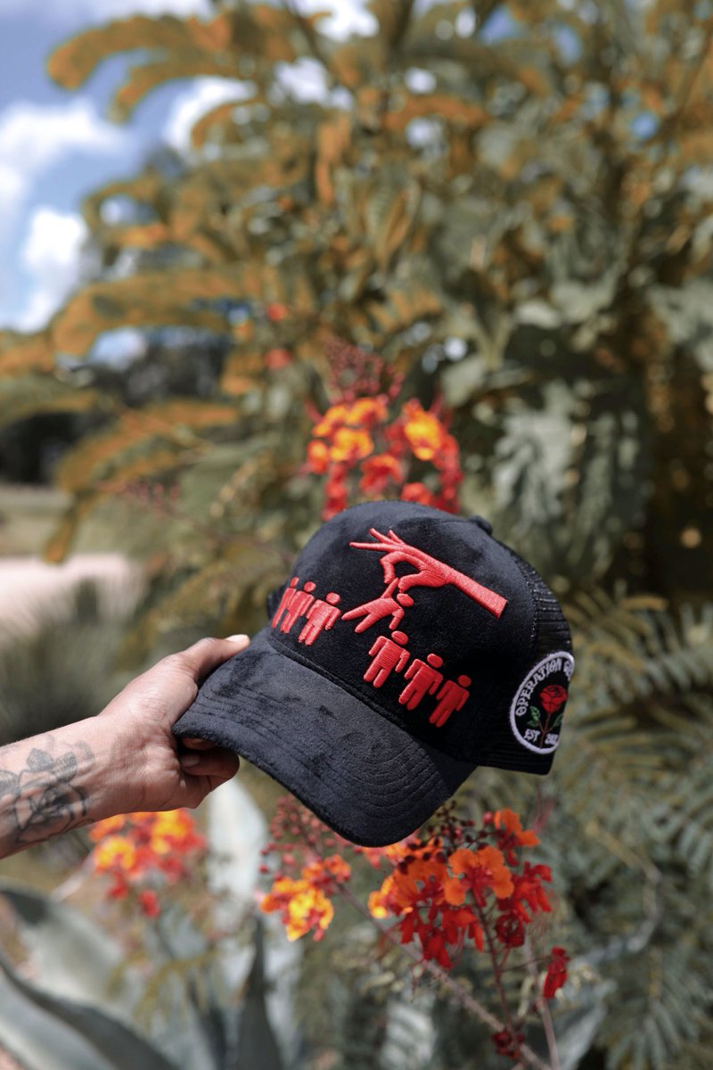 Ogcbrand's tweet photo. What kicks y’all throwing on with these? 👀👟 Tell us in the comments👇🏽👇🏽
•
•
#operationgetchose #streetwear #outfit #clothing #apparel #truckerhat #fashion #viral https://t.co/jfmTbzYgOw