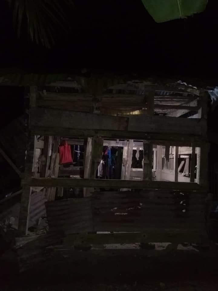 HinduVoice_in's tweet photo. News coming in from #Bangladesh
Radicals attacked the house of Manik Bhattacharya, joint convener of Bangladesh Hindu Chhatra Parishad Bagerhat district committee, vandalized the temple and looted it. Chingrakhali, Morelganj, Bagerhat. https://t.co/XKfoJBhRzH