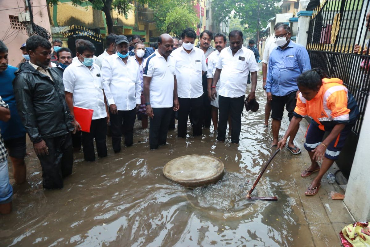 Subramanian_ma's tweet photo. சைதை தொகுதிக்குட்பட்ட பல்வேறு வெள்ளம் பாதித்தப்பகுதிகளில் நிவாரணப்பணிகள் தொடர்கிறது..... https://t.co/nOKBQhgQT8