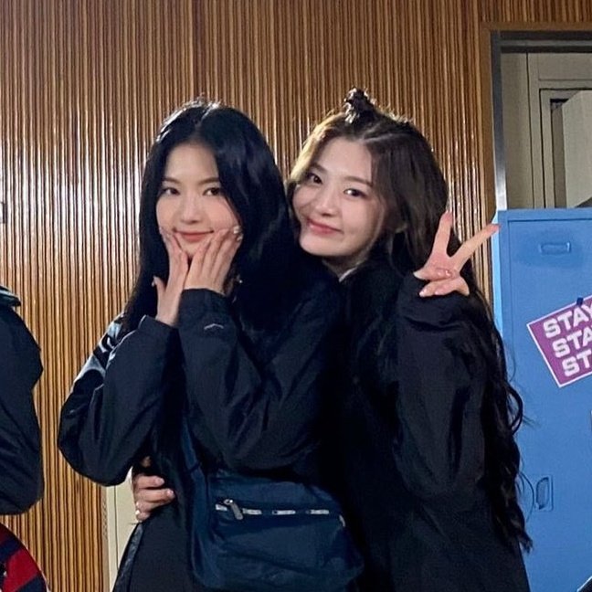 iseeunfeed's tweet image. exactly a year ago