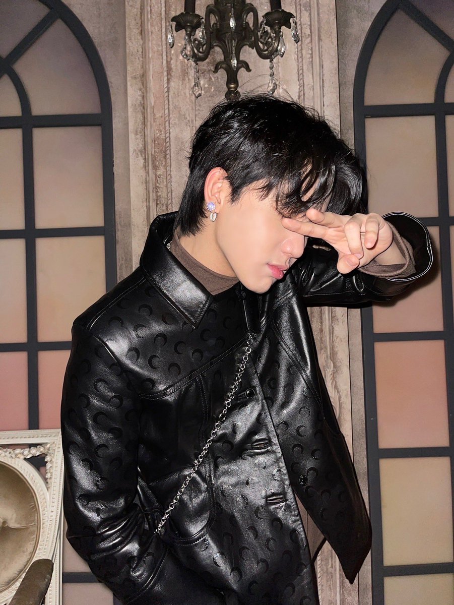 choihyunsukir's tweet photo. @treasuremembers [ فارسی ]

داره بارون میاد و خیلی سرده؛ مراقب خودتون باشید💜🔥💜🔥

~~
#DIAMOND_GUARDS #CHOIHYUNSUK #최현석    @treasuremembers 

💎دایـمنـد ــــگـاردز 💎 https://t.co/17z6TrdPYq