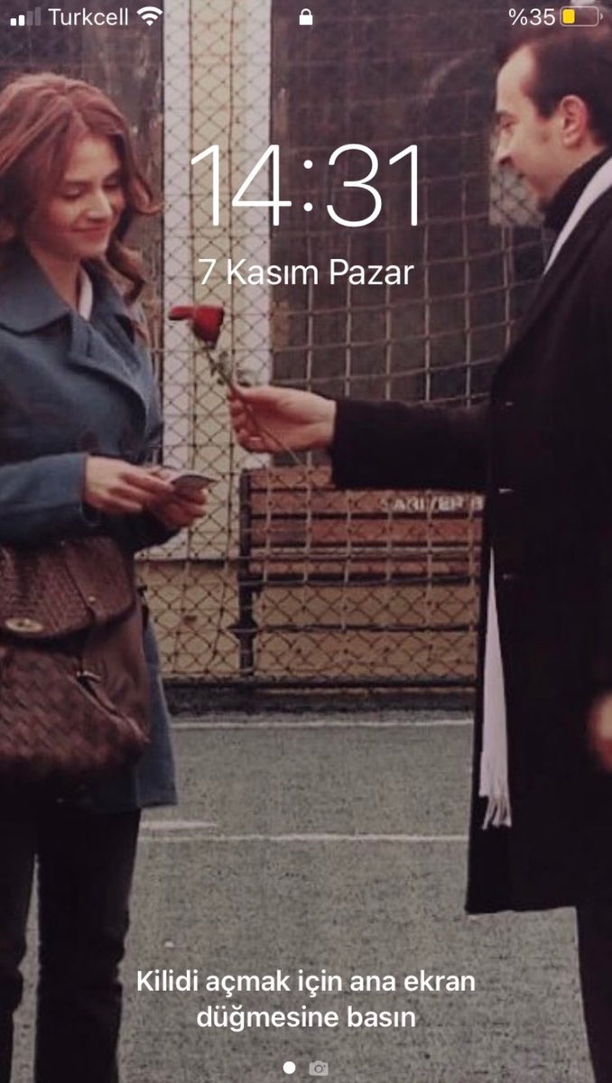 diazem__'s tweet photo. Bir Kasım sabahı sana sarılmak vardı https://t.co/AE20TuqRWn