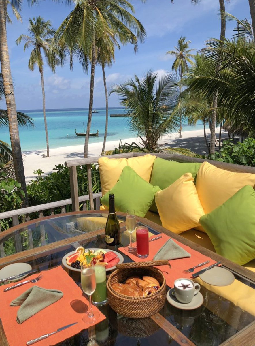 GiliLankanfushi's tweet photo. Begin the day with breakfast in a different space, with a 360 experience at one of our iconic areas of this little island of Robinson Crusoe.
.
.
.
#gililankanfushi #gilistory #Maldives #breakfastgoals #fantasticfridays #weekendvibes #luxurytravel https://t.co/AXTa9u9Xg0