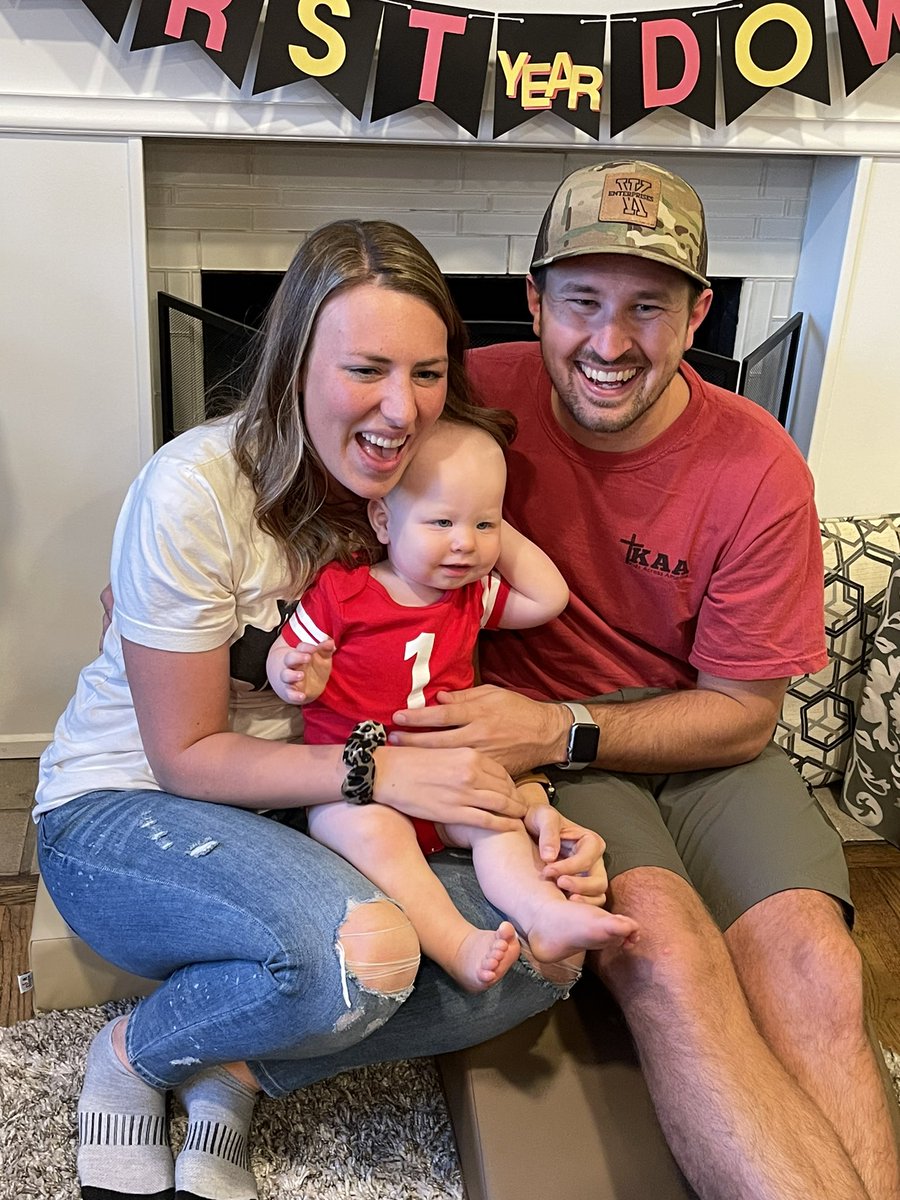 jillsalmon's tweet photo. Sunday was an extra special day. #Gbabe5 turned one yr old! #kaiguy #popsbabyspoon #Chiefsparty https://t.co/KB89PWQITl
