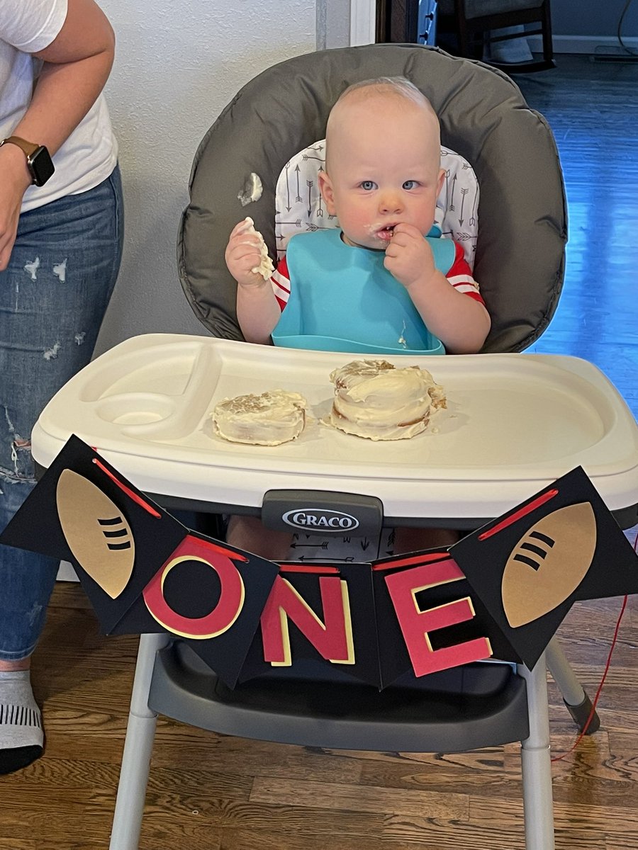 jillsalmon's tweet photo. Sunday was an extra special day. #Gbabe5 turned one yr old! #kaiguy #popsbabyspoon #Chiefsparty https://t.co/KB89PWQITl