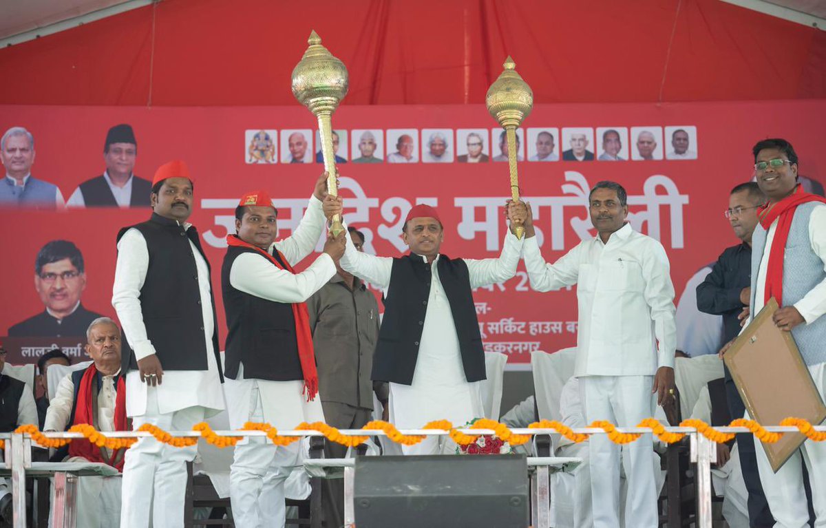 yadavakhilesh's tweet photo. पिछडों-दलितों का इंक़लाब होगा ~ बाइस में बदलाव होगा

#बाइस_में_बाइसिकल
#नयी_हवा_है_नयी_सपा_है
#बड़ों_का_हाथ_युवा_का_साथ https://t.co/CWpQfMG491