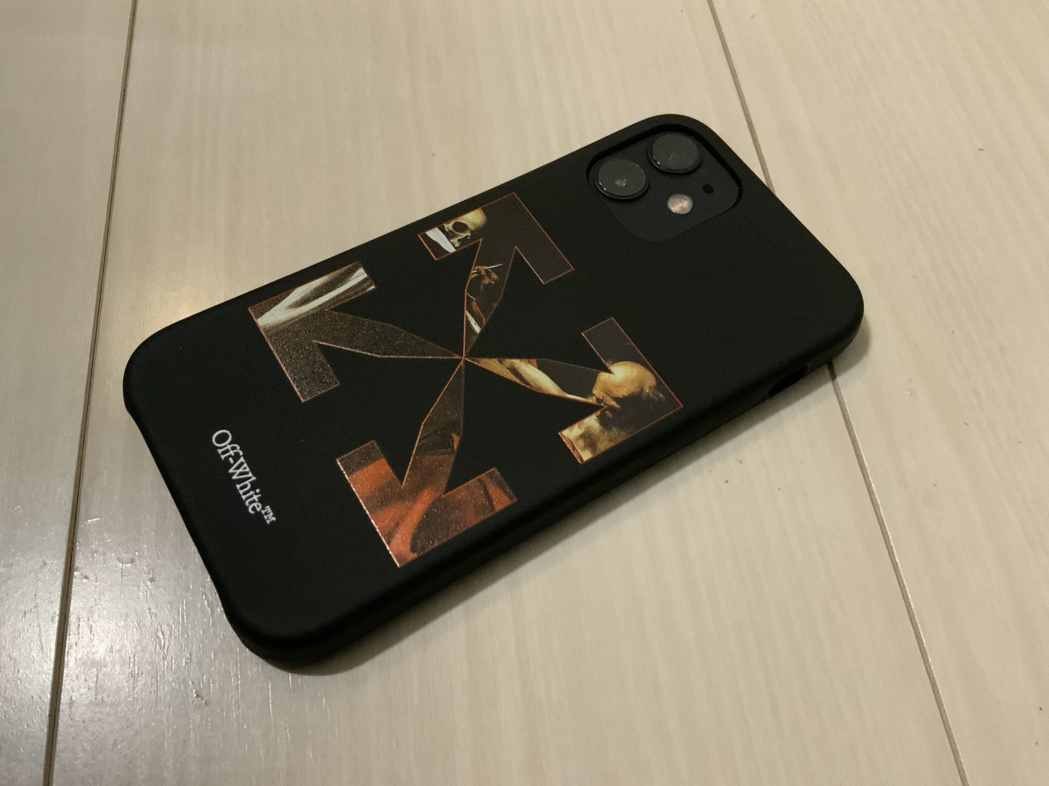 Villa Off Whiteの Caravaggio Iphoneケース かっこよすぎて買っちゃったけど 死ぬほど側面の ボタンが押しにくい T Co Fpdh60tgwx Twitter