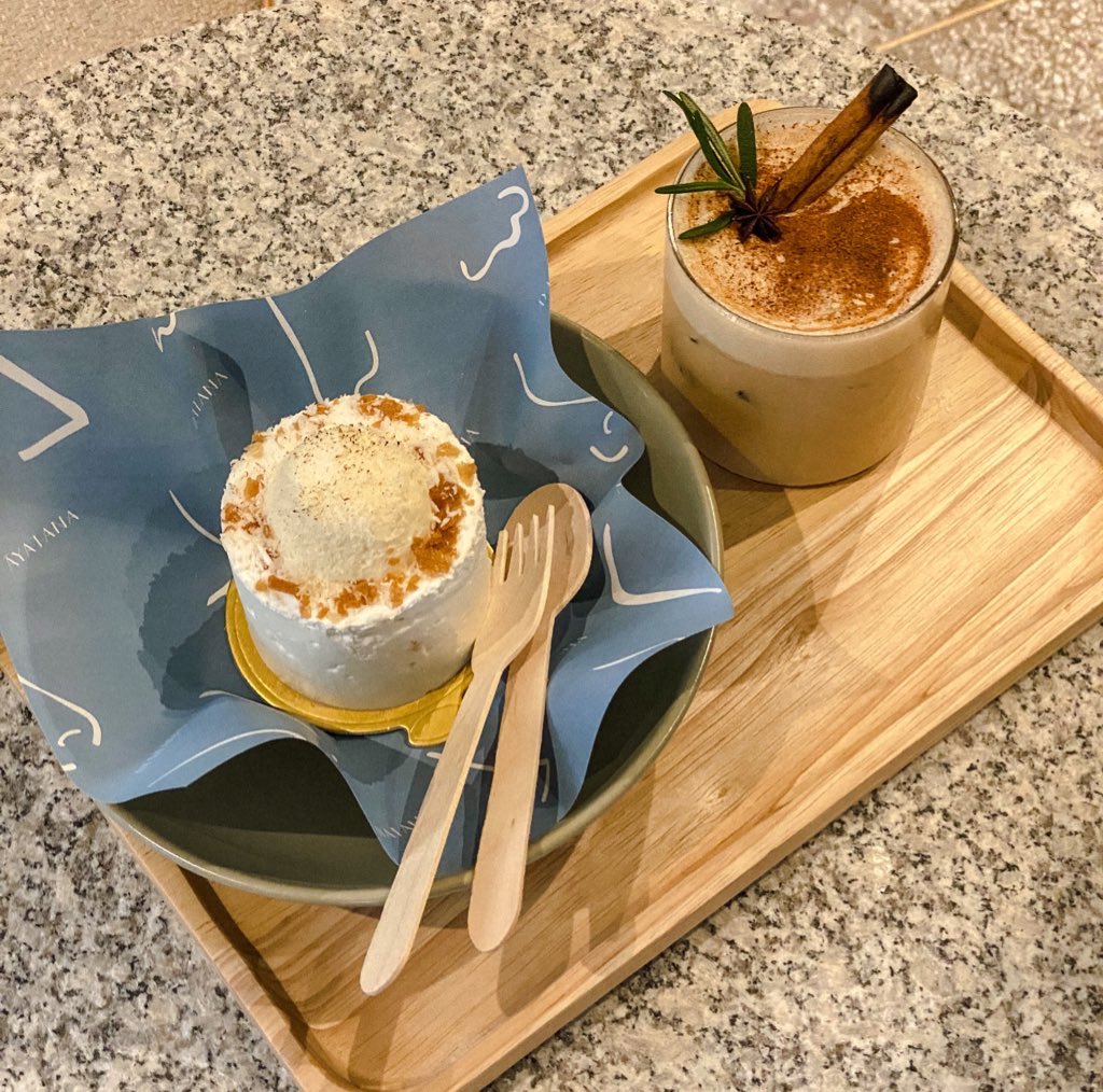 Jajaoakyp's tweet photo. Ayatana Cafe ชลบุรี
ดีมากทุกมุมทุกโซนของคาเฟ่นี้ ถ้ายิ่งมีแสงคือสู่ขิตค่า ใดใดกาแฟขนมอร่อย!

@aroii  @ReviewCafe_TH 
#คาเฟ่ชลบุรี #รีวิวคาเฟ่ #รีวิวบางแสน
#jaoasphotogrph https://t.co/5LQAgymm2z