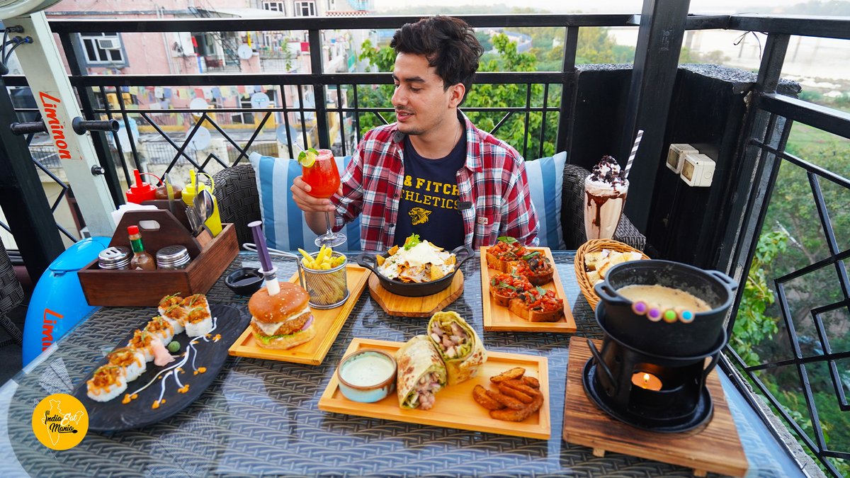 INDIAEATMANIATV's tweet image. Most Famous Continental Food of Signature Cafe l Majnu Ka Tilla l Delhi Restaurant @INDIAEATMANIATV #indiaeatmania #signaturecafe #delhistreetfood #delhicafe #delhirestaurants #majnukatillafood
Watch and Share
youtu.be/Pobq6A92J58