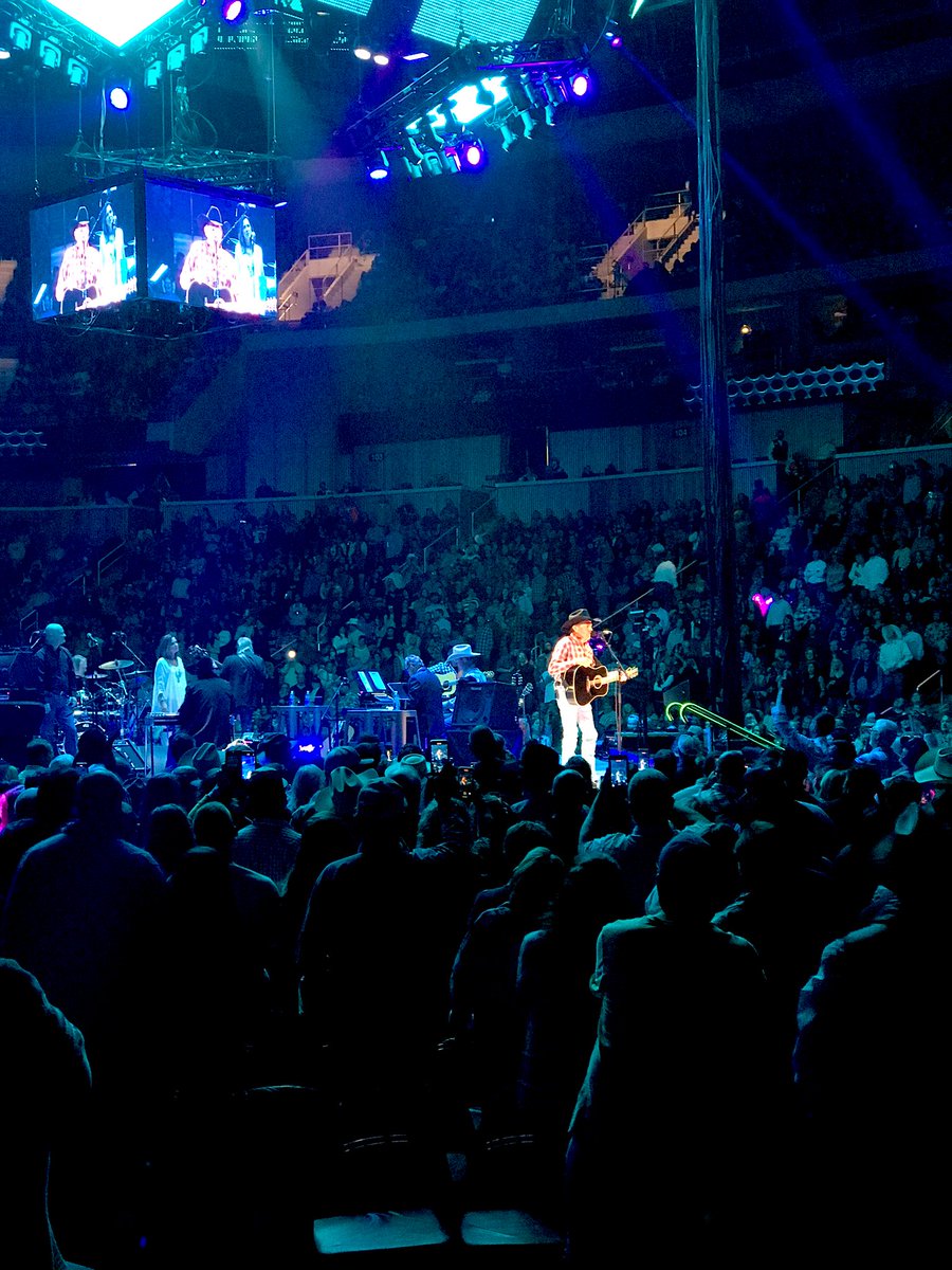 jp__259's tweet photo. Tonight was absolutely the most amazing night! I finally got to see the love of my life @GeorgeStrait  In person for the first time, and I can truthfully say I can die happy 😭💙🥰 #TheKing #georgestrait https://t.co/jg1GFdjT51
