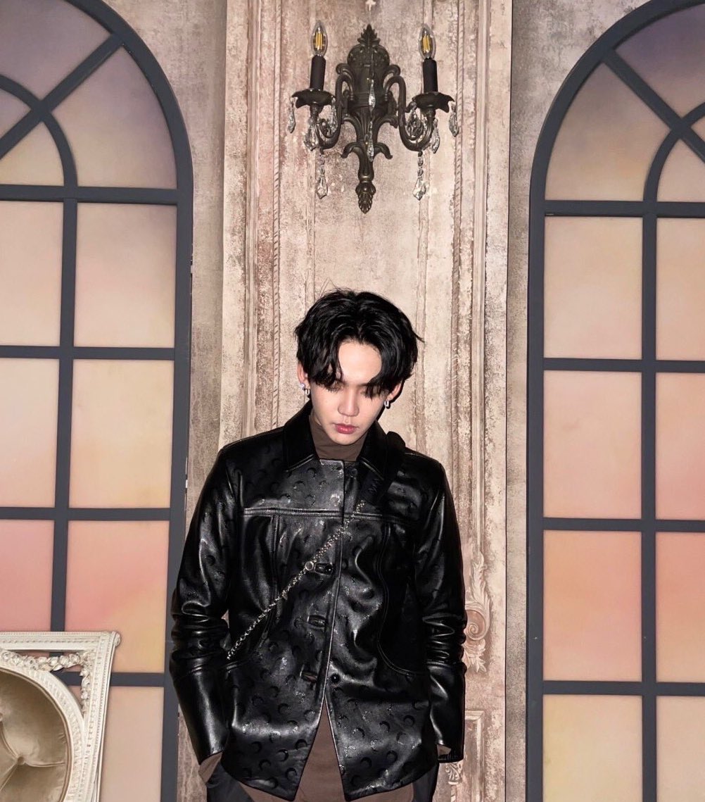 choihyunsukir's tweet photo. آپدیت ویبو و لاین ژاپنی ترژر با هیونسوک💙✨
~~
#DIAMOND_GUARDS #CHOIHYUNSUK #최현석 @treasuremembers
💎دایـمنـد ــــگـاردز 💎 https://t.co/FPTQzT3UyY