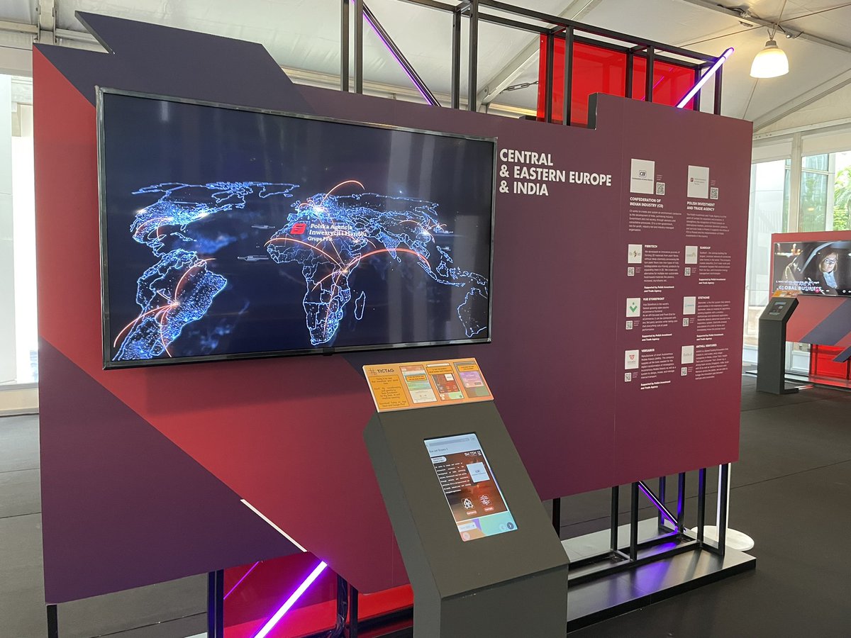 MagdalenaSmolak's tweet photo. @SwitchSingapore 🇸🇬 has begun! #Poland 🇵🇱 among over 40 countries, showcasing smart technologies making the world a better place @VueStorefront #sunroof @airlyorg @StethoMeR @FibriTech #versabox https://t.co/SY7634Sz1W