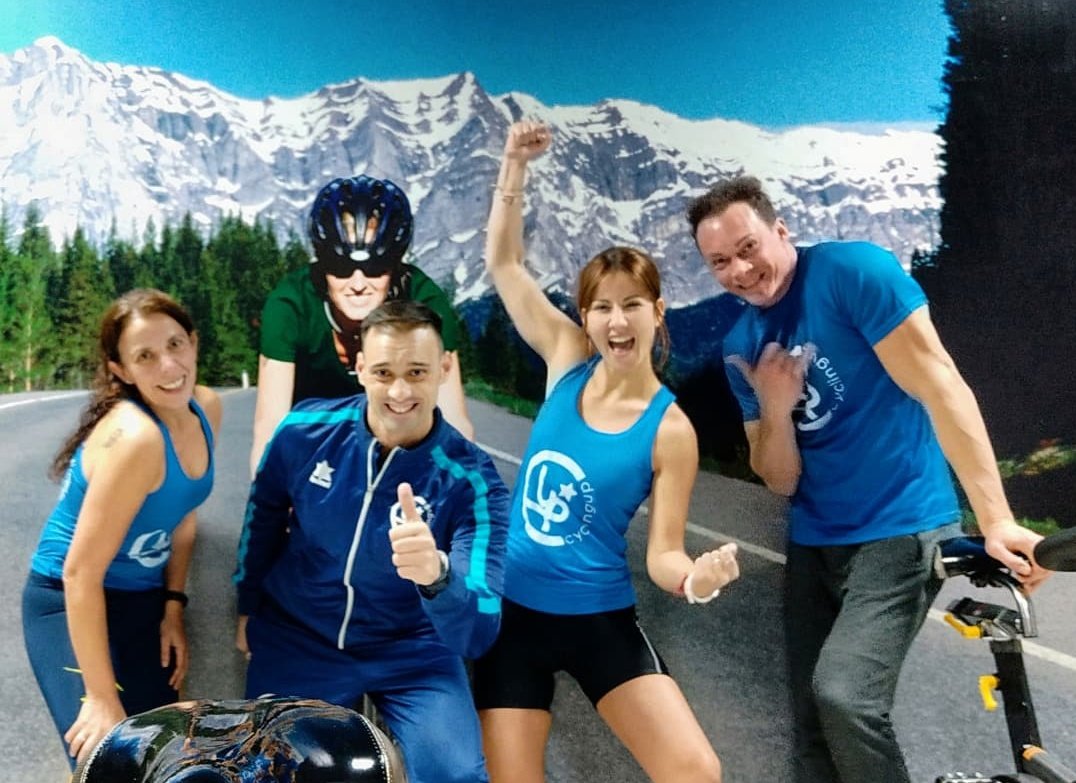 davidaguadop's tweet image. Nuestra familia sigue creciendo!!
Este fin de semana hemos realizado una formación/reciclaje a los instrucciones del centro de fitness @mcsportclub cerrando así la promoción 18 del Cycling Up Team.
Bienvenidos oficialmente al equipo compañeros! #promo18 #formación #cicloindoor