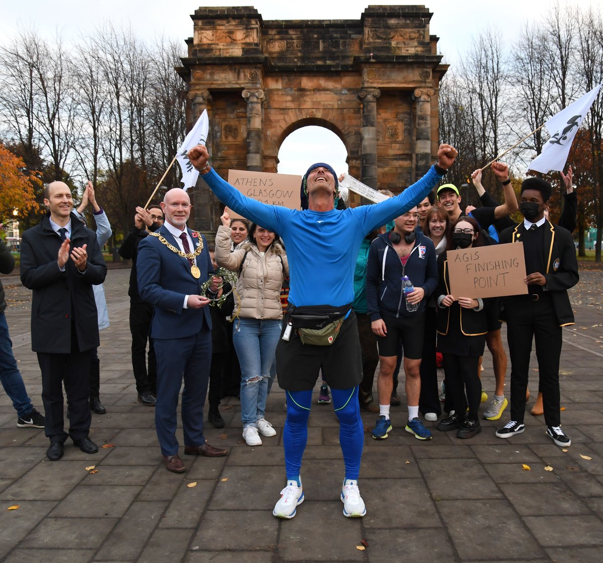 LordProvostGCC's tweet photo. Delighted to have welcomed @Agis_Emmanouil to Glasgow Green after running 2421km from Athens to Glasgow! Raising awareness of climate action along the way. An astonishing feat, worthy of the ancient Olympiads! #2421ClimateRun #COP26 @COP26 @WWFScotland @GreeceinUK https://t.co/N8PEyU7jVW