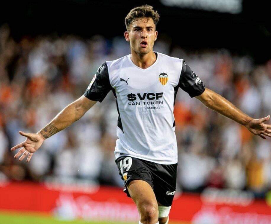 CfAzerbaijan's tweet photo. HuG⚽L Duro
vs Sevilla ⚽️
vs Real Madrid ⚽️
vs Atletico Madrid ⚽️⚽️
#ValenciaAtleti #ADNVCF #valenciacf #valencia #valencialosches #losches #laliga #laligavalencia #spain #valencia🇪🇦 #vamos #amunt #amuntvalencia #valència #valenciacf⚽️ #vcfcentenari #vcf1919 #vcfmestalla https://t.co/OfwbwcuqG8