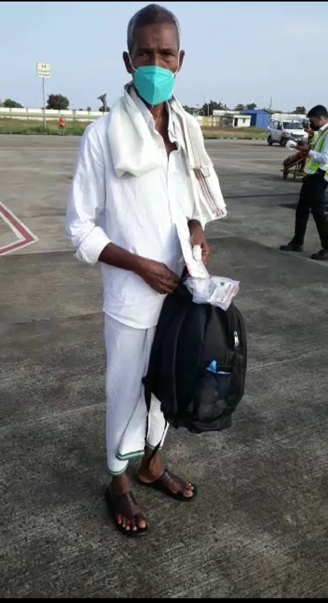 Mahimulki's tweet photo. Today I felt really happy.. 
#HarekalaHajabba nice to see him receiving #PadmaAwards2020 https://t.co/dJ1DXvI77q