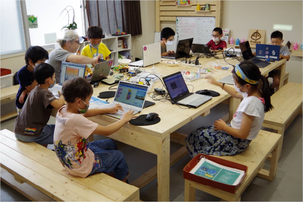 CoderDojoKamiJP's tweet photo. ＼11月の道場のご案内／
11/20(土)にCoderDojo紙屋町（会場：ProGym）を開催します。感染対策をしつつ、たくさん創って遊んで発表して自分の得意を伸ばしましょう！

会場URL：https://t.co/3gMDYIoC93

▼お申し込みはこちらから
https://t.co/VSkRnAnheN https://t.co/8rGHHkfDGP