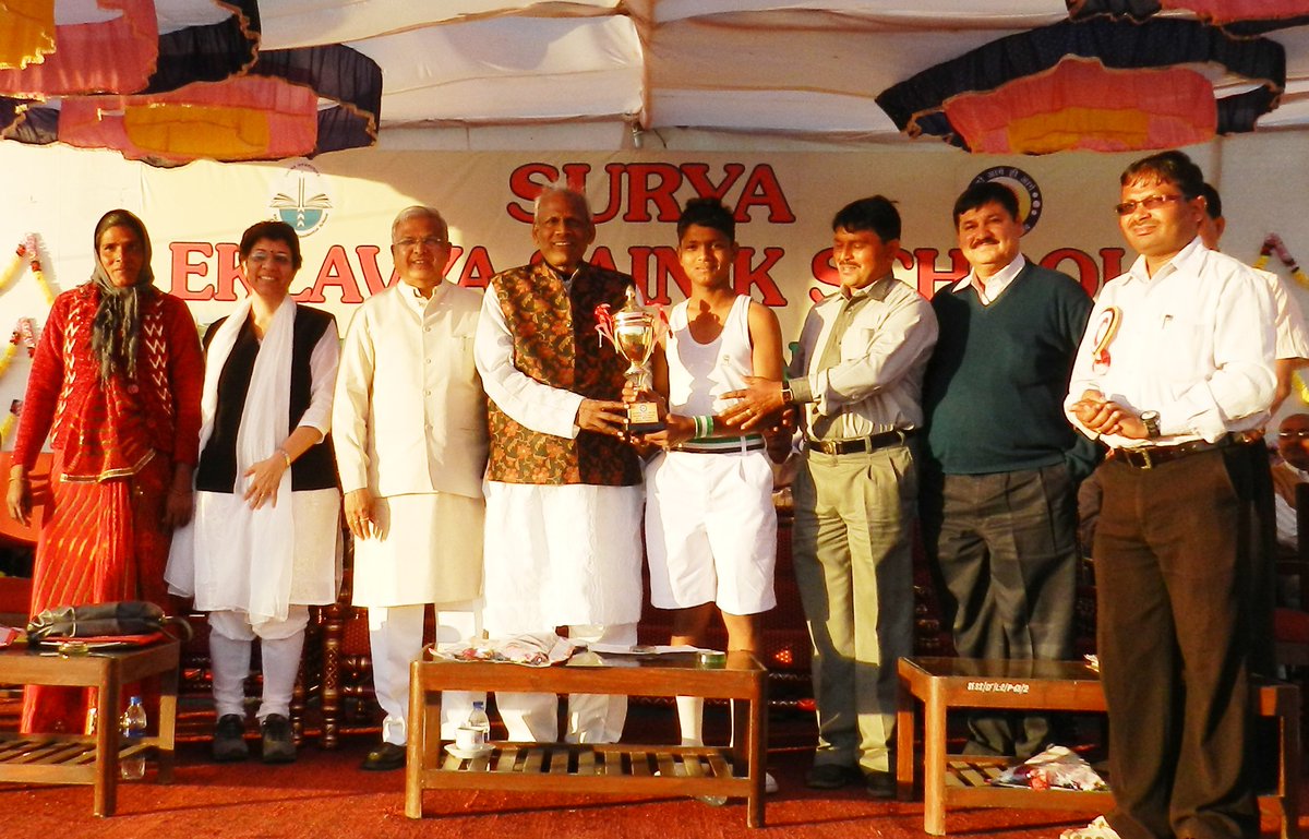 surya_sainik's tweet photo. Shri Jaiprakash Agarwal, founder of Surya Foundation and pioneer of the steel industry has been awarded the ‘Padma Shri’ by the President of India on 08 November 21 for his life time achievement. The Foundation is running Surya Eklavya Sainik School in the tribal area of Gujarat. https://t.co/MLXAcZKi19
