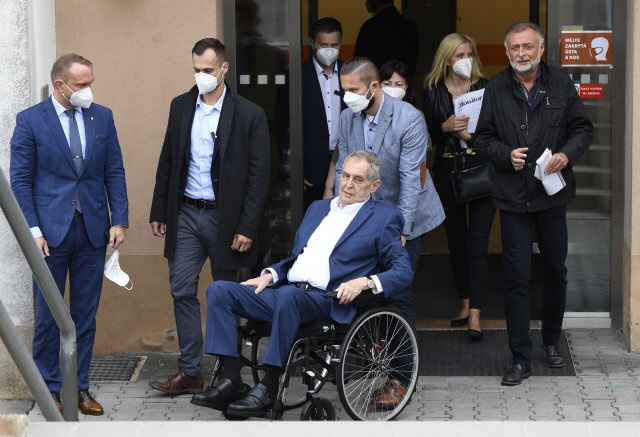 Bateman75589740's tweet photo. Jak moc vtipné je, že jsem vpodstatě 100% kvalifikovaný na to být hlava státu. Jediný parametr, který nesplňuji je věk 45+ https://t.co/t45FUctezH