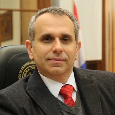 noediazesqui's tweet photo. Rubén Valdez sigue yendo al cuartel de BV, pero la victima ya no puede acudir a cumplir con su voluntariado.
Cristian Kriskovich sigue con su vida, pero Belén, está refugiada en Uruguay, lejos de su familia y amigos.
¡Los ACOSADORES SEXUALES no pueden seguir quedando IMPUNES! https://t.co/3mrlgPRFEa