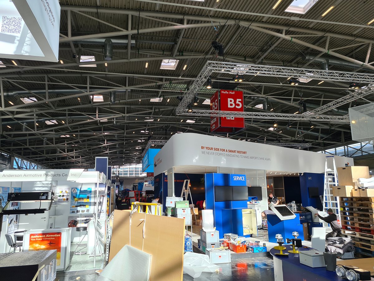 interairport's tweet photo. Suitcase already packed? 👜 On your way to Munich? 🛫 While we are here waiting for you, we wish you a good journey!

Don't forget your FFP2 mask and your entry pass, which you can get with the promo code IAE-SOCIAL ➡️ https://t.co/qSS9Zp6lGv https://t.co/uWYF3fEfSw
