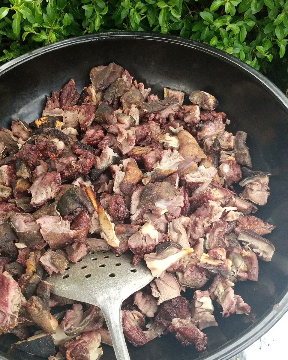 summerbody__'s tweet photo. The making of delicious spicy Asun, see no be mouth oo but your fav vendor can never 🤪🤪
Try us today, call us for your events let's lit things up
This is my small business 🙏
#food #Pepper #homemade #grilling #SmallBusiness #Enterprise #entrepreneurlife #SmallBizMonday https://t.co/weCHr3P2BG